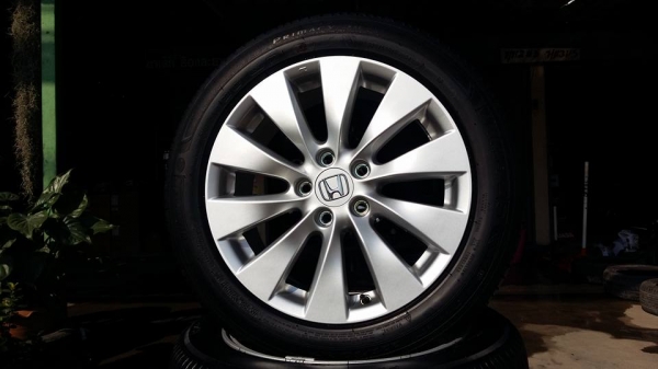ขายล้อแม็กป้ายแดง honda accord g9 17" พร้อมยางปี15 สนใจติดต่อ ตาเล็ก ล้อและยางครับ 081-3747940
