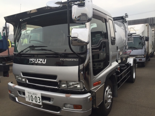 รถโม่ปูน isuzu deca  รถนอก สภาพสวยมากๆ  โม่ใหญ่ 4  คิว    กำลังจะเข้ามาครับ