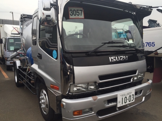 รถโม่ปูน isuzu deca  รถนอก สภาพสวยมากๆ  โม่ใหญ่ 4  คิว    กำลังจะเข้ามาครับ