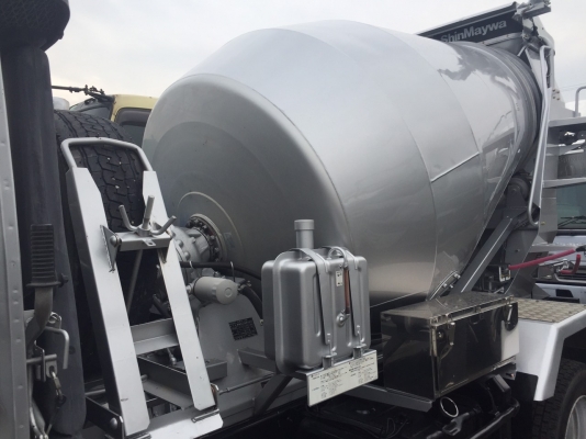 รถโม่ปูน isuzu deca  รถนอก สภาพสวยมากๆ  โม่ใหญ่ 4  คิว    กำลังจะเข้ามาครับ