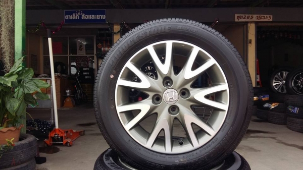 ขายล้อแม็ก city society 15"พร้อมยางป้ายแดงปี15 สนใจติดต่อตาเล็ก ล้อและยาง081-3747940