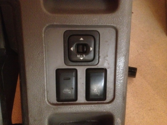 คอลโซลกลาง ISUZU MU สวิตปรับกระจกครบเก่าญี่ปุ่นเเท้สภาพดี คอลโซลกลาง ISUZU MU สวิตปรับกระจกครบเก่าญี่ปุ่นเเท้สภาพดี