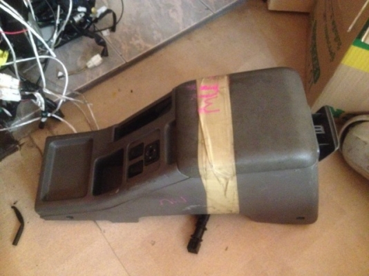 คอลโซลกลาง ISUZU MU สวิตปรับกระจกครบเก่าญี่ปุ่นเเท้สภาพดี คอลโซลกลาง ISUZU MU สวิตปรับกระจกครบเก่าญี่ปุ่นเเท้สภาพดี