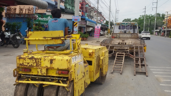 ขายแล้วครับเลิกกิจการ  รถบท4ตัน MEIWA ขับหน้าหลัง 2 จังหวะ เครื่องเดิมพร้อมใช้งานทุกระบบ