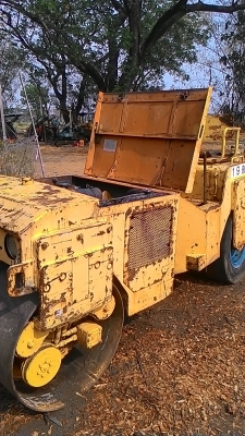 ขายแล้วครับเลิกกิจการ  รถบท4ตัน MEIWA ขับหน้าหลัง 2 จังหวะ เครื่องเดิมพร้อมใช้งานทุกระบบ