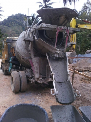 ขายรถบรรทุก 6 ล้อโม่ปูน HINO RANGER 165 แรงม้าโม่โซ่ 2.5 คิว ราคา 350000