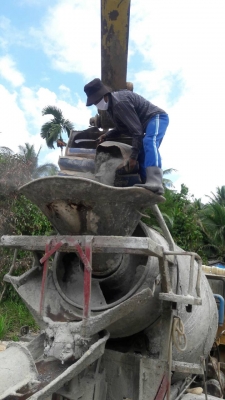 ขายรถบรรทุก 6 ล้อโม่ปูน HINO RANGER 165 แรงม้าโม่โซ่ 2.5 คิว ราคา 350000