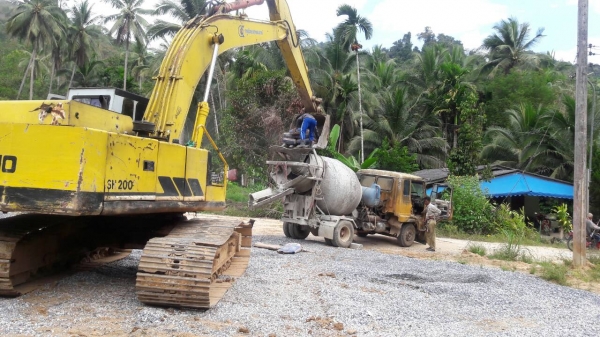 ขายรถบรรทุก 6 ล้อโม่ปูน HINO RANGER 165 แรงม้าโม่โซ่ 2.5 คิว ราคา 350000