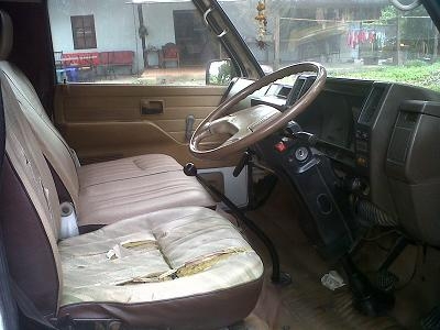 รถตู้ อีซูซุ บัดดี้ ปี 92 เครื่อง 2.5 ราคาต่อรองได้ค่ะ