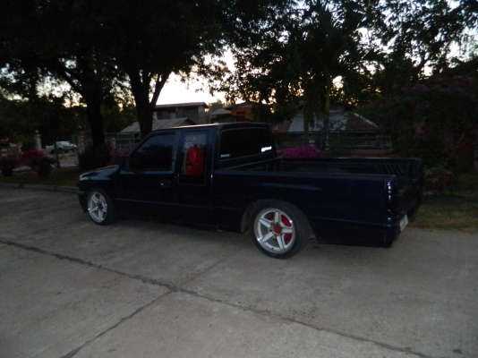 ISUZU  TFR lสวยทั้งภายในภายนอกครับ  CD พวงมาลัยเพาเวอร์  แต่สะอาด  โหลดพอสวยครับ