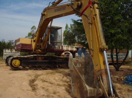 KOMUTSU 200-3 เครื่องดี เอวดี ช่วงล่างดี รถพร้อมใช้