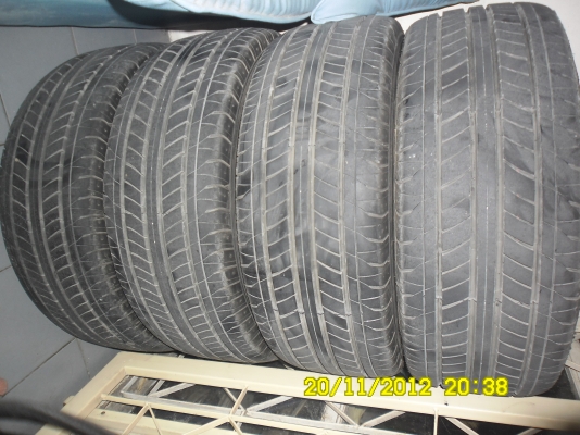 ขายยาง falken  215/50 r17  4 เส้นสวยๆ ยางปี 2012