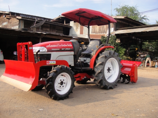 ขายยันร์ม่า EF352 T 4 WD 2 เพลาใบมีดหน้า  โรตารี่ 1529 ชั่วโมง..