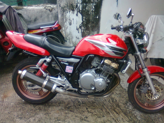 ต้องการขายcb400ปี94ทะเบี้ยนแท้โอนขนส่งได้เลยครับ