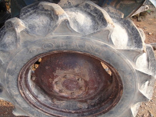 ขายแทรกเตอร์แชมป์ 304 SLX 4 WD 2 เพลาพร้อมคานใบมีด...