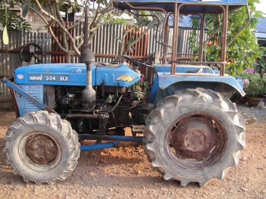ขายแทรกเตอร์แชมป์ 304 SLX 4 WD 2 เพลาพร้อมคานใบมีด...