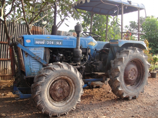 ขายแทรกเตอร์แชมป์ 304 SLX 4 WD 2 เพลาพร้อมคานใบมีด...