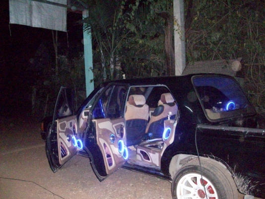 ขายรถพร้อมชุดแต่งและเครื่องเสืยงชุดใหญ่ด่วนครับลดแล้วครับ