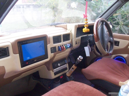 ขายรถพร้อมชุดแต่งและเครื่องเสืยงชุดใหญ่ด่วนครับลดแล้วครับ