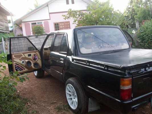 ขายรถพร้อมชุดแต่งและเครื่องเสืยงชุดใหญ่ด่วนครับลดแล้วครับ