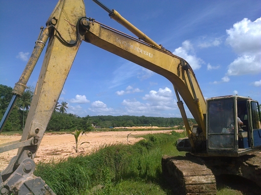 (ลงให้ใหม่)PC200-5คอนโทนสั้น รถพร้อมใช้งาน สีไม่สวยแต่อย่างอื่นOK.