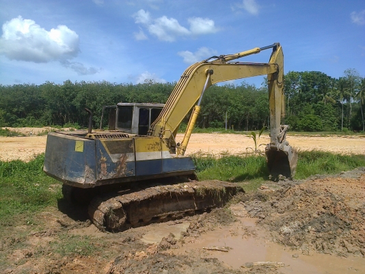 (ลงให้ใหม่)PC200-5คอนโทนสั้น รถพร้อมใช้งาน สีไม่สวยแต่อย่างอื่นOK.