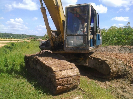 (ลงให้ใหม่)PC200-5คอนโทนสั้น รถพร้อมใช้งาน สีไม่สวยแต่อย่างอื่นOK.