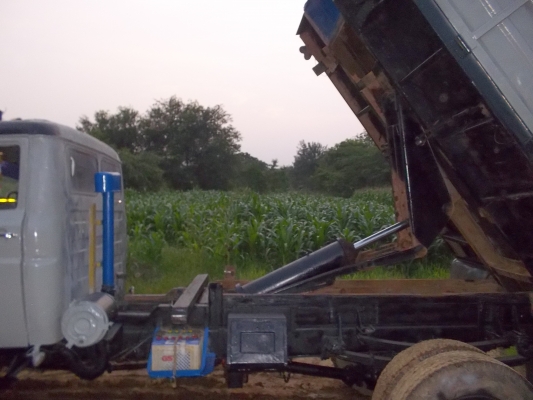 ขายรถดั้มหัวยาวช่วงล่างใหญ่สภาพใช้งานใด้เลย ขายรถดั้มหัวยาวช่วงล่างใหญ่สภาพใช้งานใด้เลย