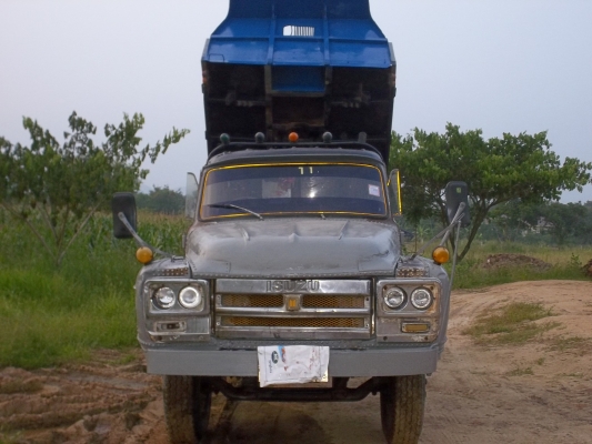 ขายรถดั้มหัวยาวช่วงล่างใหญ่สภาพใช้งานใด้เลย ขายรถดั้มหัวยาวช่วงล่างใหญ่สภาพใช้งานใด้เลย
