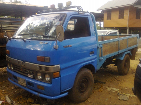ขายISUZU ELF TL 4ล้อ 2600cc เครื่อง แซสซีพร้อม ภาษีไม่ขาดพร้อมโอน