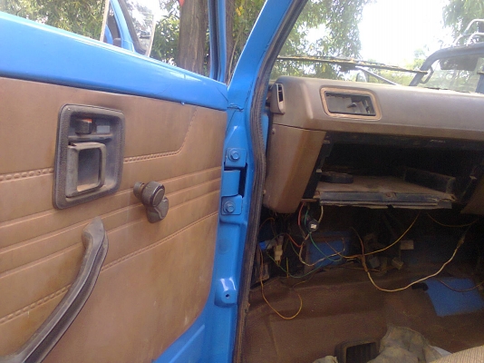 ขายISUZU ELF TL 4ล้อ 2600cc เครื่อง แซสซีพร้อม ภาษีไม่ขาดพร้อมโอน