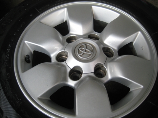 ขายแม็กพร้อมยางใหม่ ๆ 6รู ยางบริสโตน 215/70/15 ลดราคา11500 จาก13500 ด่วนครับ