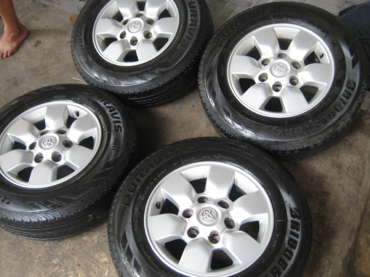 ขายแม็กพร้อมยางใหม่ ๆ 6รู ยางบริสโตน 215/70/15 ลดราคา11500 จาก13500 ด่วนครับ