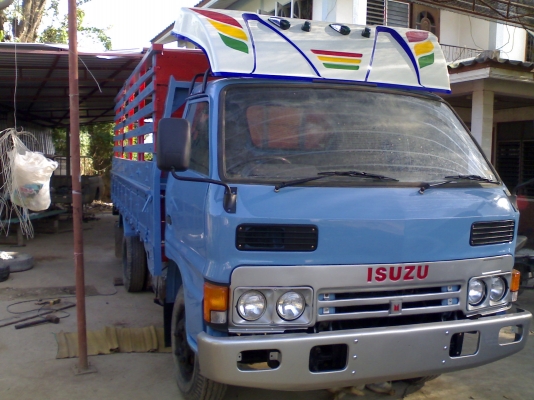 ขายด่วน Isuzu KSเครื่อง 4 BD 1 ฝาขาว ยาว 4.30 เมตร กว้าง 2.00 เมตร ยาง750 ขอบ16 ทำสีแห้งช้้าใหม่ทั้งคัน ภายในครบ