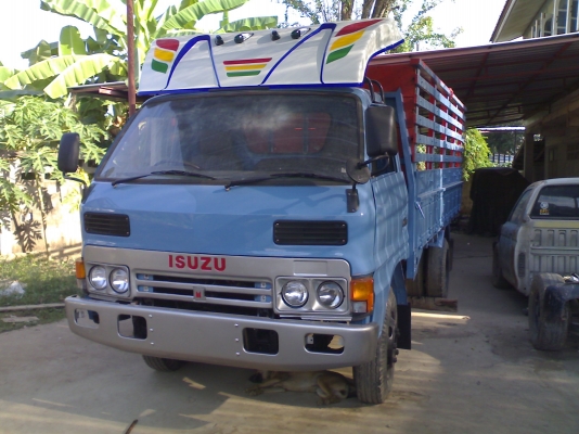 ขายด่วน Isuzu KSเครื่อง 4 BD 1 ฝาขาว ยาว 4.30 เมตร กว้าง 2.00 เมตร ยาง750 ขอบ16 ทำสีแห้งช้้าใหม่ทั้งคัน ภายในครบ