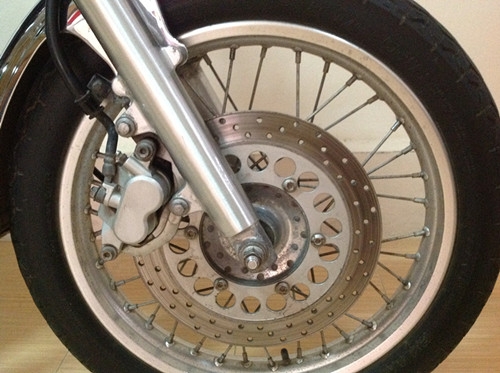 ***ขาย sr 400 ปี 2002 เดิมๆรับแลกเทรินครับ**OHM คอนหวันrnรถประกอบต้นปีครับเครื่องดีมากครับrnกุญแจดอกเดียวใช้ทั้งคันครับ rnเอกสารอินวอยตัวจริงพร้อมสำเนาบัตรประชาชนครับrnระบบไฟใช้ปกติครับrnชั่วโมงนี้รถสวยๆเดิมหายากแล้วครับrnราคา 74000 บาทครับrnสนใจ 08587