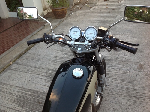 ***ขาย sr 400 ปี 2002 เดิมๆรับแลกเทรินครับ**OHM คอนหวันrnรถประกอบต้นปีครับเครื่องดีมากครับrnกุญแจดอกเดียวใช้ทั้งคันครับ rnเอกสารอินวอยตัวจริงพร้อมสำเนาบัตรประชาชนครับrnระบบไฟใช้ปกติครับrnชั่วโมงนี้รถสวยๆเดิมหายากแล้วครับrnราคา 74000 บาทครับrnสนใจ 08587