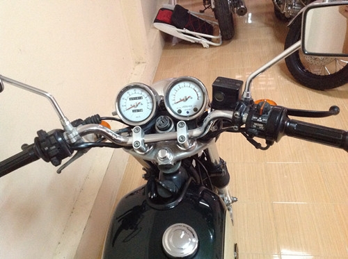 ***ขาย sr 400 ปี 2002 เดิมๆรับแลกเทรินครับ**OHM คอนหวันrnรถประกอบต้นปีครับเครื่องดีมากครับrnกุญแจดอกเดียวใช้ทั้งคันครับ rnเอกสารอินวอยตัวจริงพร้อมสำเนาบัตรประชาชนครับrnระบบไฟใช้ปกติครับrnชั่วโมงนี้รถสวยๆเดิมหายากแล้วครับrnราคา 74000 บาทครับrnสนใจ 08587