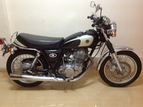 ***ขาย sr 400 ปี 2002 เดิมๆรับแลกเทรินครับ**OHM คอนหวันrnรถประกอบต้นปีครับเครื่องดีมากครับrnกุญแจดอกเดียวใช้ทั้งคันครับ rnเอกสารอินวอยตัวจริงพร้อมสำเนาบัตรประชาชนครับrnระบบไฟใช้ปกติครับrnชั่วโมงนี้รถสวยๆเดิมหายากแล้วครับrnราคา 74000 บาทครับrnสนใจ 08587