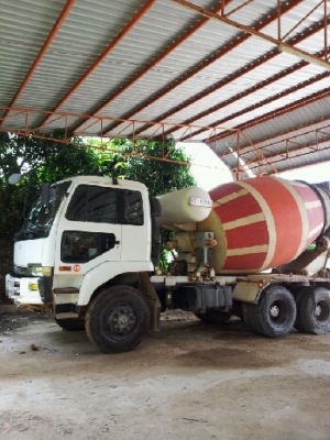 NISSAN รถ10 ล้อโม่ปูน  มีห้าคัน  พร้อมายเล่มพร้อมโอนค่ะ