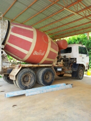 NISSAN รถ10 ล้อโม่ปูน  มีห้าคัน  พร้อมายเล่มพร้อมโอนค่ะ