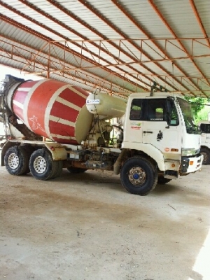 NISSAN รถ10 ล้อโม่ปูน  มีห้าคัน  พร้อมายเล่มพร้อมโอนค่ะ