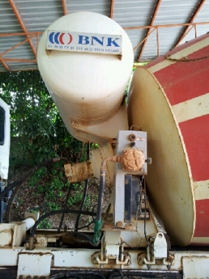 NISSAN รถ10 ล้อโม่ปูน  มีห้าคัน  พร้อมายเล่มพร้อมโอนค่ะ