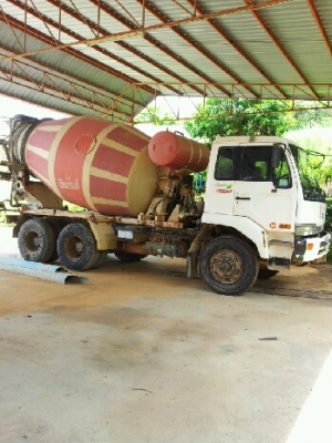 NISSAN รถ10 ล้อโม่ปูน  มีห้าคัน  พร้อมายเล่มพร้อมโอนค่ะ