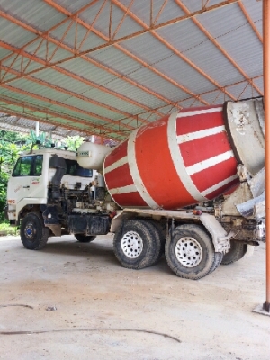 NISSAN รถ10 ล้อโม่ปูน  มีห้าคัน  พร้อมายเล่มพร้อมโอนค่ะ