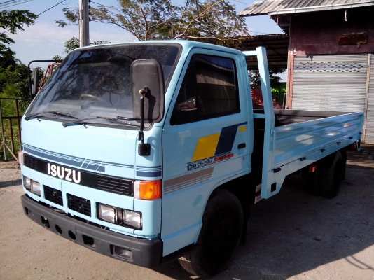 รถหกล้อเล็กNKR110 ห้างแท้สภาพสวยทั้งคันกะบะทำใหม่4เมตร30เซ็นตร์แอร์เย็นเล่มพร้อมโอน