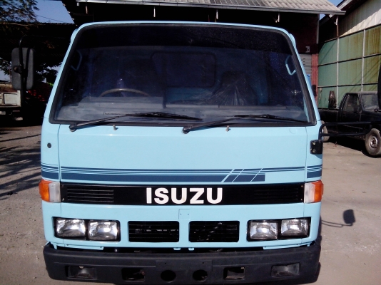 รถหกล้อเล็กNKR110 ห้างแท้สภาพสวยทั้งคันกะบะทำใหม่4เมตร30เซ็นตร์แอร์เย็นเล่มพร้อมโอน