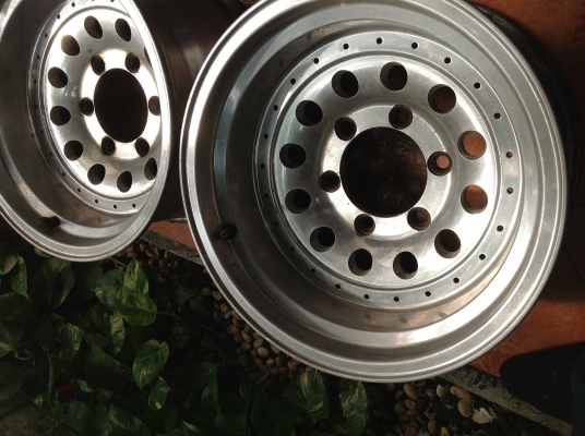 ขายล้อแม็กซ์หยดน้ำแท้ 15x8.5 6รู ครับ 10500  บาท