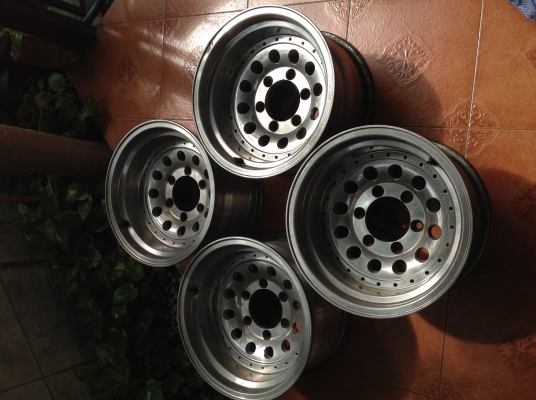 ขายล้อแม็กซ์หยดน้ำแท้ 15x8.5  6รู ราคา 10500