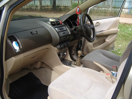 honda city 1.5 idsi ปี 2004 เกียร์ธรรมดา ขับสบายสนุกประหยัด มือแรกโฉมงาม